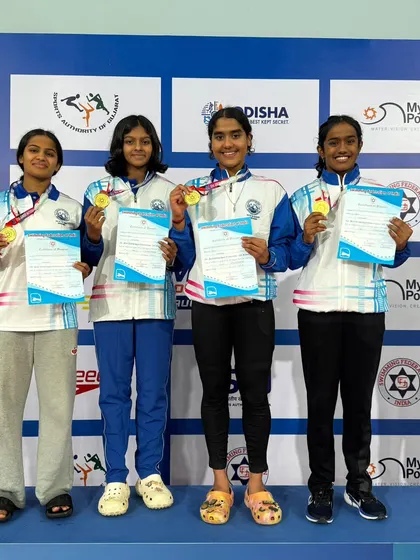 Our golden girls, Vihitha Nayana and Meenakshi Menon, on the podium for the 4x200m Freestyle Relay.