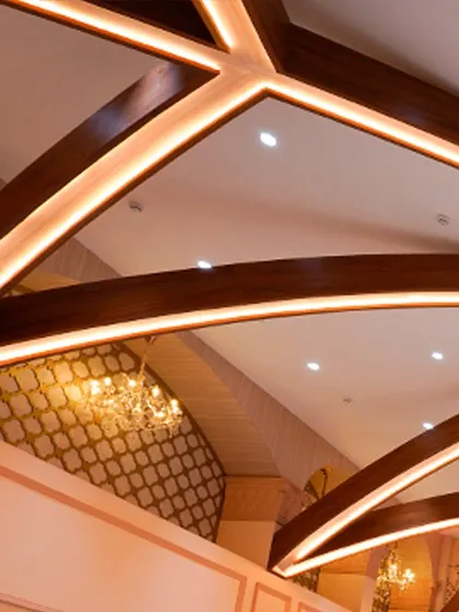 The gorgeously panelled ceiling of the Kalidas Marriage Hall provides a magnificent view, turning any fairytale wedding into a reality.