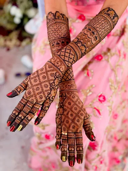 A crossed-arm pose of the back of the hands for the fast-track bridal design.