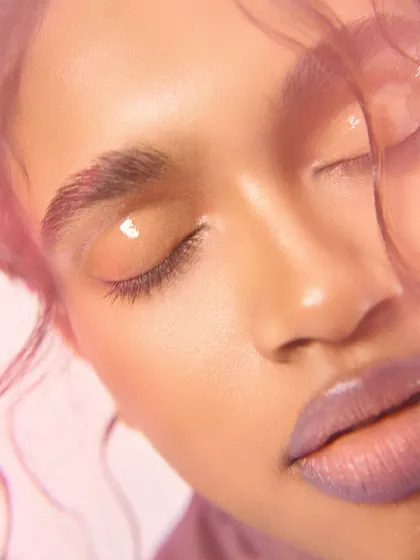 A macro beauty shot for Ponny Mag, focusing on the glossy eyelid and soft lip color.