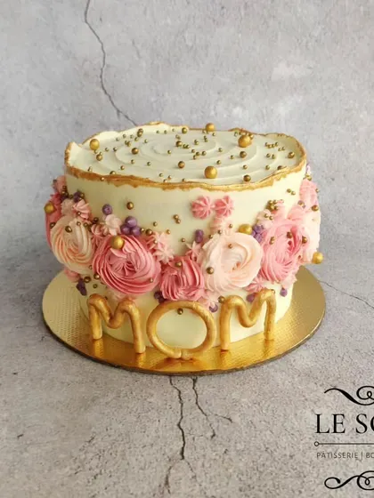 A very fancy cake for a very special mom. This half-kg vanilla sponge cake is decorated with a wreath of intricate pink and purple buttercream flowers and a "MOM" plaque in gold.