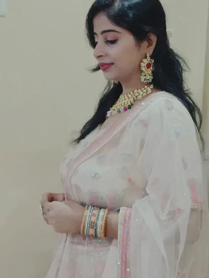 A client looking elegant in a white and pink lehenga, paired with a beautiful jewellery set.