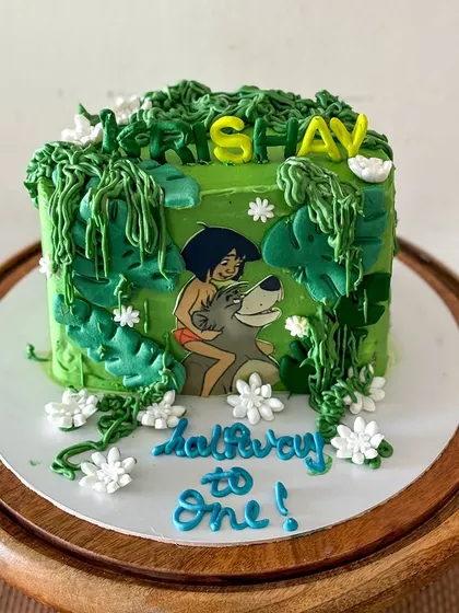 This square cake design provides a great canvas for telling a story with the characters.