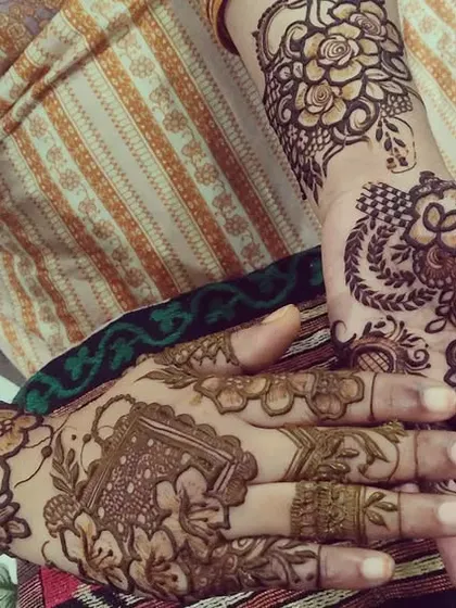 A lovely floral design for a client, showing how different patterns can be used on each hand for a unique look.