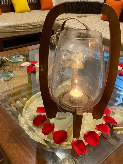 Every detail at Swã is designed to create a sense of calm and tranquility. The soft candlelight and scattered rose petals are part of the serene atmosphere that helps you unwind the moment you arrive.