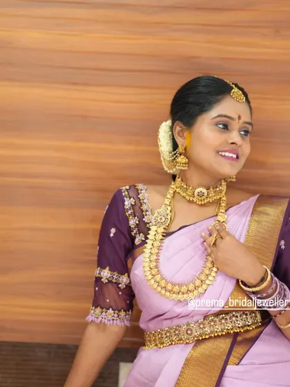 Another view of the complete Kasu Maalai set, a timeless choice for South Indian brides.