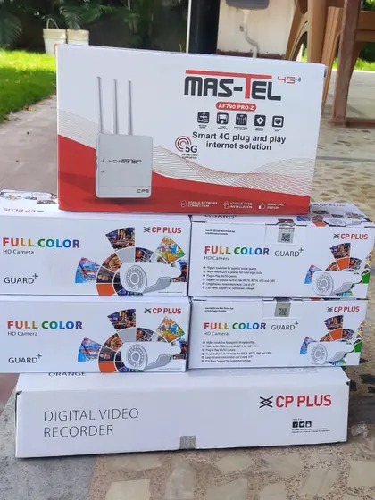 This is a complete kit for a 4G-enabled installation, featuring CP Plus full-color cameras and a Mas-Tel 4G router to provide internet connectivity.