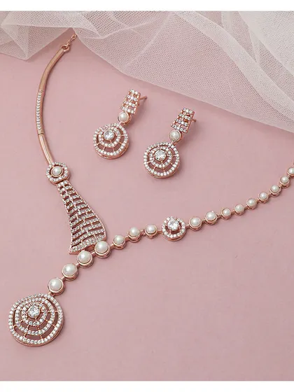 A beautiful necklace set crafted in rose gold, featuring pearls and concentric circles of diamonds. The design is elegant and timeless, perfect for the modern woman.