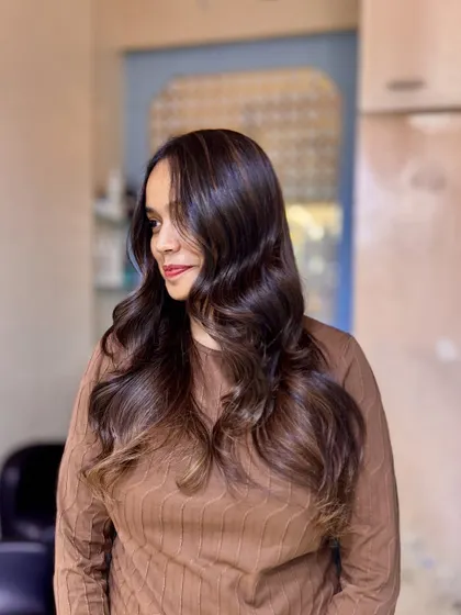 A side profile showing how the subtle highlights frame the face and add a touch of brightness.