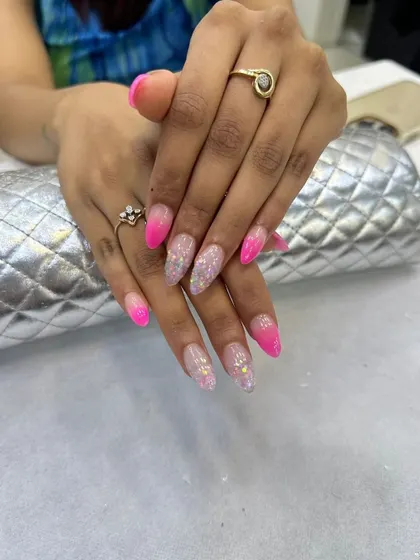 This beautiful set showcases pink and white ombre nails with a touch of sparkle. The glitter accent adds a glamorous flair to the classic gradient effect, perfect for a modern and stylish manicure.