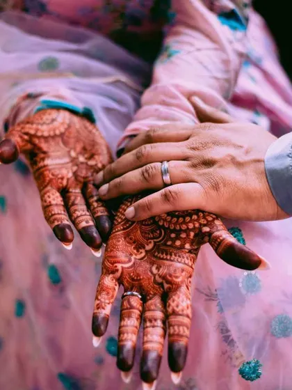 The most beautiful stain. This is a precious moment from a wedding, showing the bride's hands adorned with my henna art.