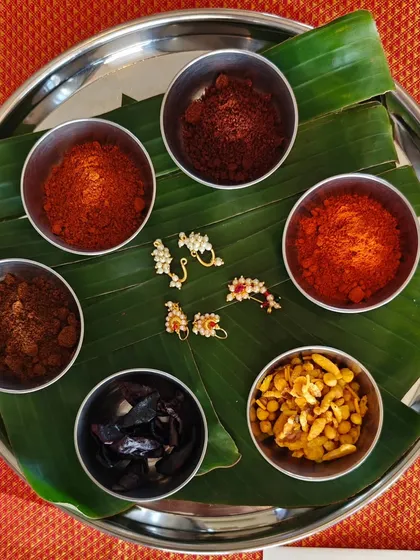 A plate showcasing the colours of Maharashtra in Japan. It features my essential masalas: Kolhapuri, Malvani, and Saoji, along with traditional Marathi jewellery.