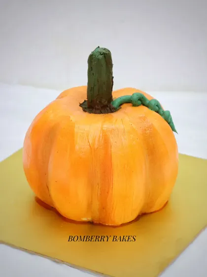 A fun, sculpted pumpkin cake made during one of my seasonal workshops. This class focuses on carving and shaping a real cake to create a three-dimensional object.