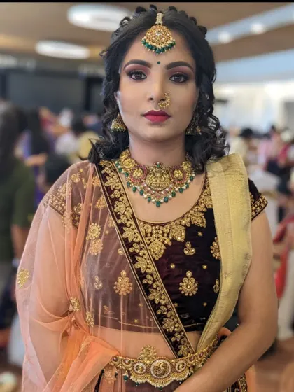 This client is wearing a beautiful antique choker with green stones for a reception. It's a versatile piece that can be styled in many ways.
