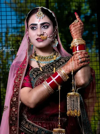 A powerful and stylish pose from the bride, showcasing her kalire and her confident attitude.