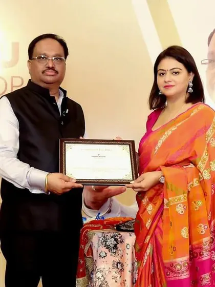 Another proud moment, receiving my certificate. I am grateful for the opportunity to learn from a master and feel empowered with new knowledge to create harmonious spaces for my clients.