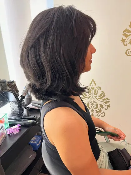 A side view of her new layered bob.
