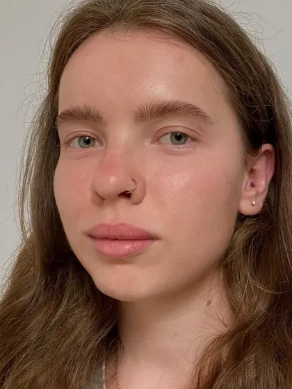Brow thinning, or structural correction, requires a deep understanding of what to remove and what to leave. My experience allows me to create a balanced, airy result safely and effectively.