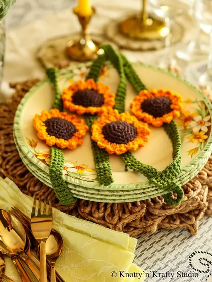 A little bit of sunflower cheer for your table. These napkin ties are a simple way to make any meal feel festive.