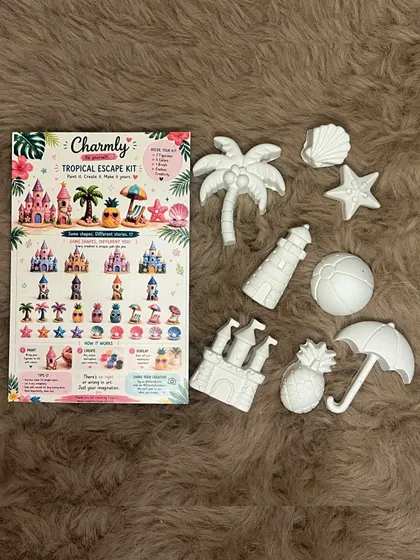 The Tropical Escape kit includes everything you need to create a beachy vibe. This set features a sandcastle, palm tree, and seashell figurines, providing a perfect canvas for a mini vacation at home.