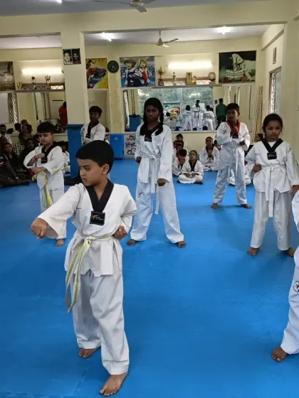 A class of yellow and white belts learning together.
