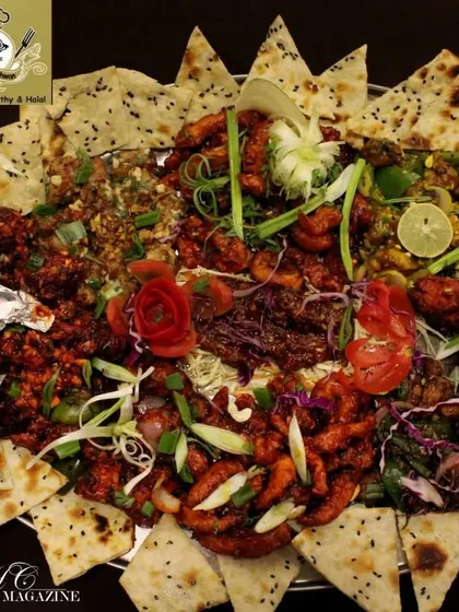 Another one of my packed thaals, this one focusing on Chinese-style starters. You get dishes like Chicken Crispy and other spicy preparations, all served on one platter with fresh naan.