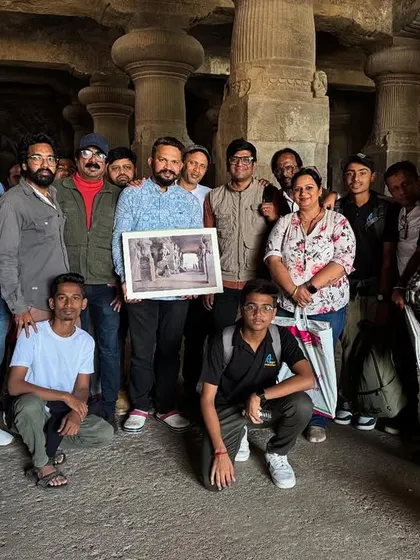 A group photo with the students who attended the on-location painting workshop at Elephanta Caves.