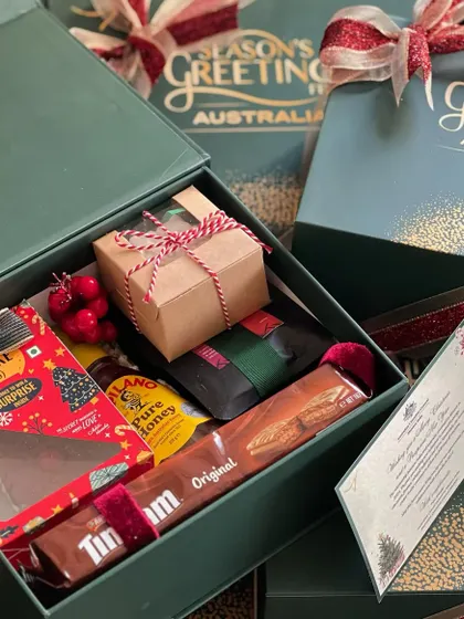 I was honored to create these 'Season's Greetings' hampers for the Australian Consulate. This project highlights my ability to handle prestigious orders that require a sophisticated and elegant touch for high-profile recipients.