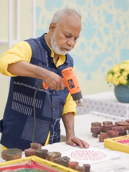 We arranged for a live block-printing artist to be at the Haldi, allowing guests to engage with the traditional craft that inspired the decor.