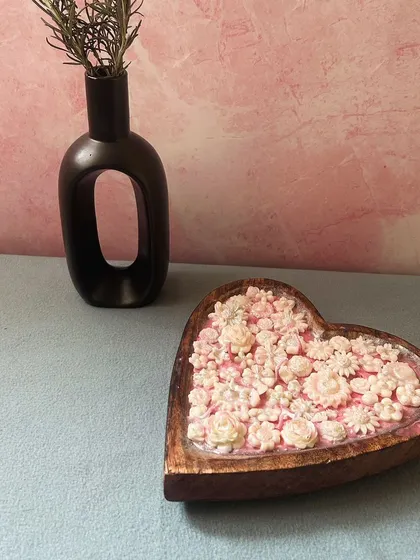 This heart-shaped candle, full of love and flowers, is ready to be gifted.