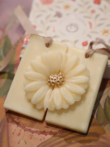 A closer look at my limited edition floral wax tablet. Each one is handcrafted, making it a small piece of art. It's a beautiful and fragrant keepsake, perfect for tucking into a special drawer or gifting to a loved one.