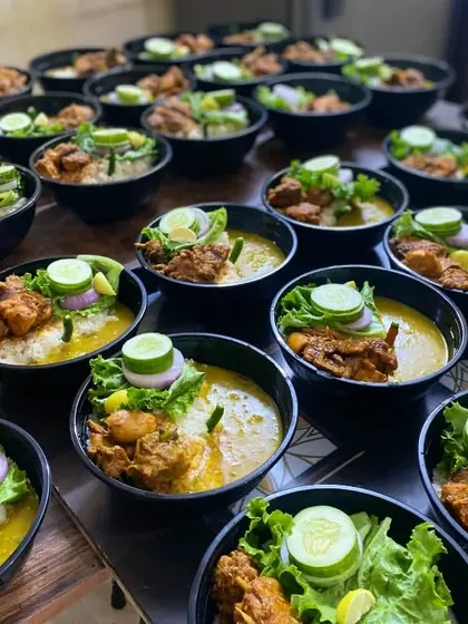More of my popular economy rice bowls, a favorite choice for students and office goers. It's a quick, delicious, and fulfilling meal.