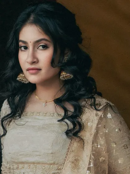 My bride Kavya asked for a soft and glowy look with statement eyes for her engagement. I focused on creating a radiant base with defined eyes to bring her vision to life.