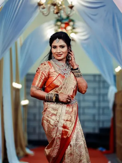 A candid shot capturing the bride's happiness. The right jewellery not only looks good but also makes you feel incredible.