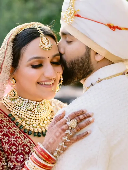 A tender kiss on the forehead, with the winter sun casting a golden glow. This moment at The Leela Palace in Udaipur was a dream Priyal had held for a decade, finally coming true.