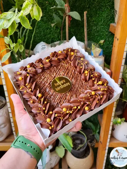 I am truly obsessed with my brownie cakes. This one is decorated with chocolate piping and gold sprinkles, ready to be the star of a birthday celebration.