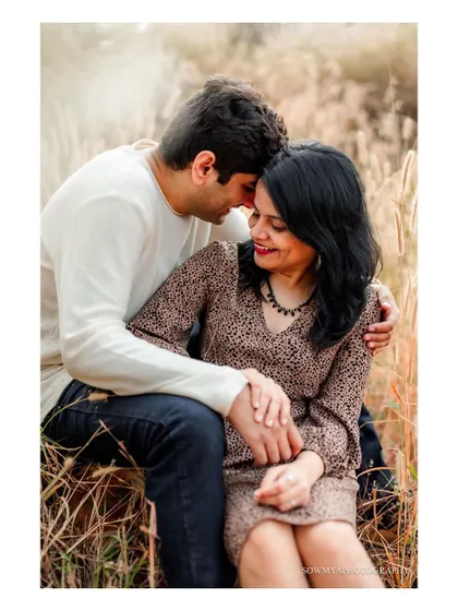 An intimate pre-wedding portrait session in a field. We focus on creating a comfortable space where couples can just be themselves, resulting in natural and emotional photographs.