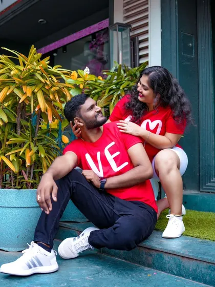 A sweet and romantic pre-wedding photo with the couple wearing matching "LOVE" t-shirts. This is a simple but powerful way to express your connection.