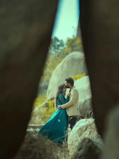 A grand, romantic pose framed by natural rock formations. This pre-wedding photo showcases our ability to create epic, scenic portraits.