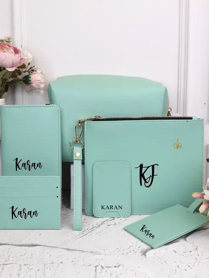A chic and modern travel kit in a cool mint green. The set is personalized with a name and initials, combining practicality with a fresh aesthetic.