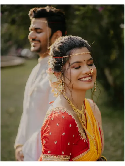 A close-up portrait from a traditional Maharashtrian pre-wedding shoot, focusing on the bride's joyful expression. My candid approach aims to capture genuine smiles and the easy comfort you share.