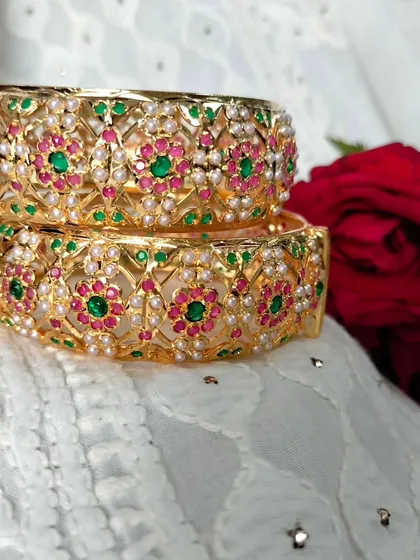A close-up of the Jadau kangans, stacked together. The intricate work is clearly visible, making these a perfect accessory for a bride or for a grand festive occasion.