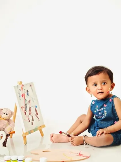Introducing the little artist. This theme is perfect for creative families, with a tiny easel, paints, and a palette for your baby to explore.
