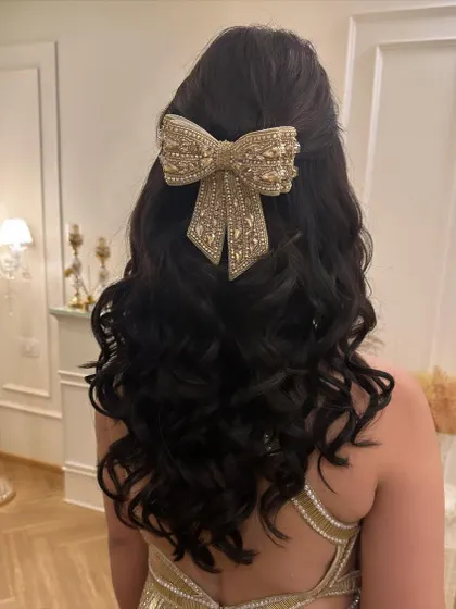 The perfect combination of classic curls and a modern, trendy accessory. This look is all about having fun with your hairstyle.