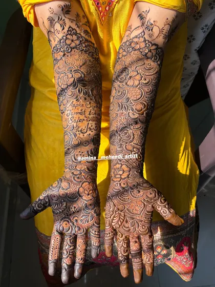 This bride wanted to include her parent's names, 'Appa, Ammi & Safar,' as a loving tribute within her bridal mehendi.