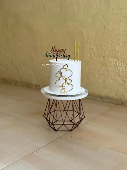A simple yet chic anniversary cake with a "Happy Anniversary" topper and delicate gold heart details. Perfect for celebrating another year together.