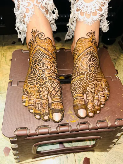A full view of the matching designs on both feet. The patterns are symmetrical and beautifully executed.