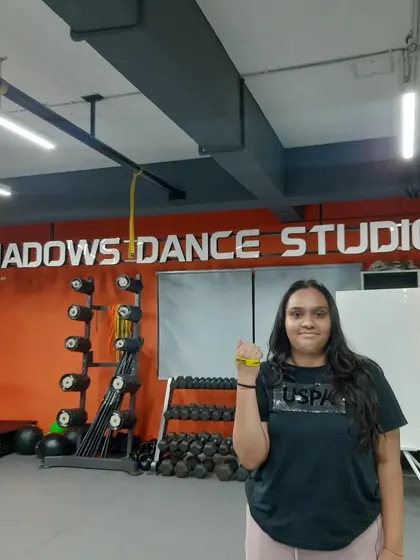 Advika has earned her yellow band for her top performance in the advanced level. Congratulations on your progress.
