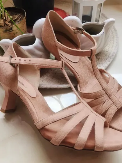 This view highlights the elegant lines and supportive structure of our beige Latin dance shoe. The craftsmanship ensures a snug yet comfortable fit, essential for long hours of practice and performance.