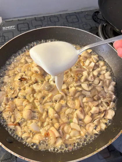 My recipe for low-calorie creamy mushroom chicken that uses Greek yogurt instead of heavy cream. It's a perfect example of how you can enjoy rich, comforting food while staying on track with your fat loss and protein goals.
